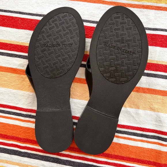 NWOT Italian Shoemakers Leather Flip Flops - Picture 4 of 4